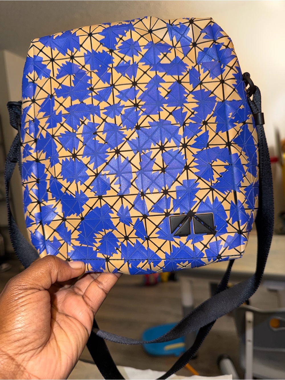 Shoulder Bags - Picture 9 of 15